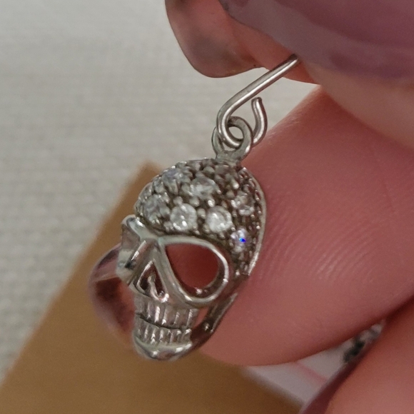 Small Skull Dangling Earrings - Picture 2 of 5